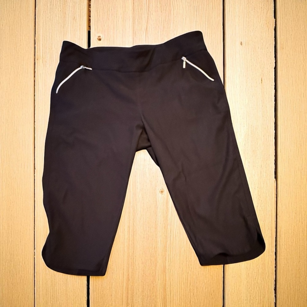 Elegant Black Bermuda Shorts with Zipper Details